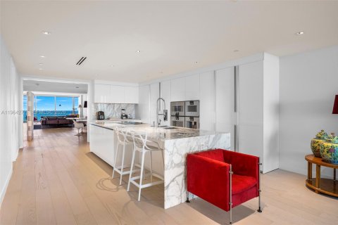 Condominio en alquiler en Bal Harbour, Florida, 3 dormitorios, 320.51 m2 № 2081099 - foto 14