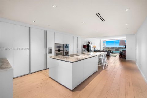 Condominio en alquiler en Bal Harbour, Florida, 3 dormitorios, 320.51 m2 № 2081099 - foto 18