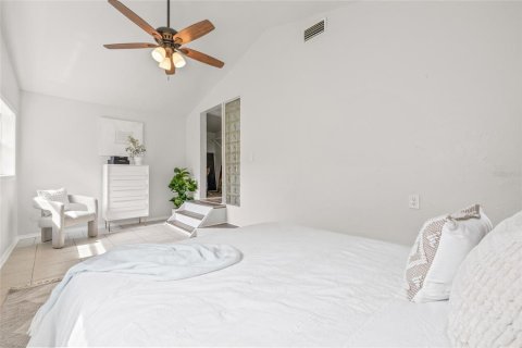 House in Gulfport, Florida 2 bedrooms, 110.55 sq.m. № 1771512 - photo 16