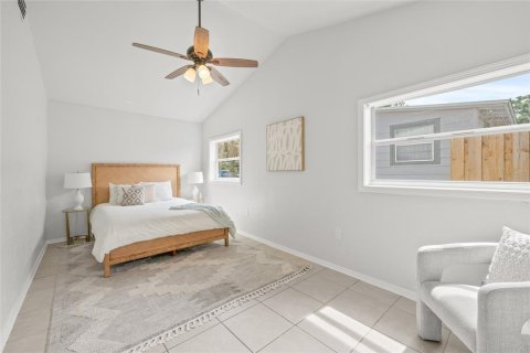 House in Gulfport, Florida 2 bedrooms, 110.55 sq.m. № 1771512 - photo 14