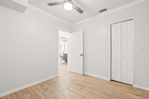 House in Gulfport, Florida 2 bedrooms, 110.55 sq.m. № 1771512 - photo 24
