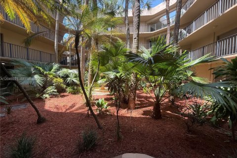 Condo in Miami, Florida, 2 bedrooms № 2241604
