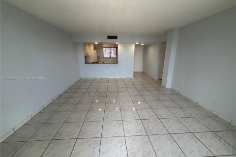 Condo in Miami, Florida, 2 bedrooms  № 2241604 - photo 2