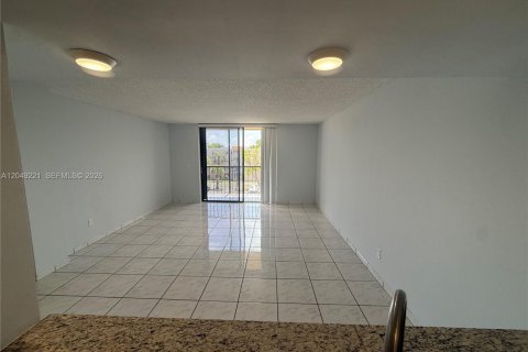 Condo in Miami, Florida, 2 bedrooms  № 2241604 - photo 8