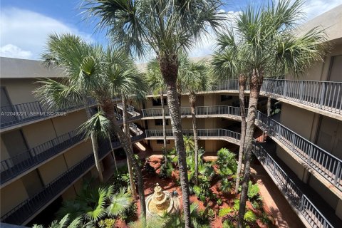 Condo in Miami, Florida, 2 bedrooms  № 2241604 - photo 28