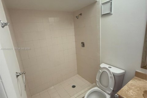 Condo in Miami, Florida, 2 bedrooms  № 2241604 - photo 22