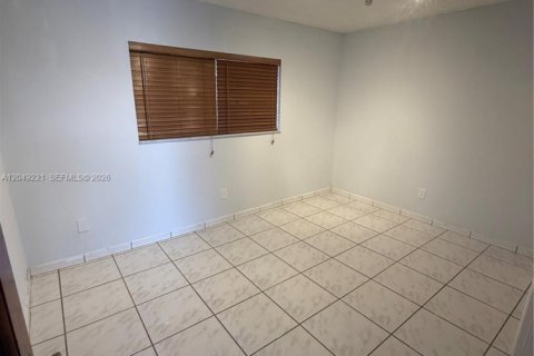 Condo in Miami, Florida, 2 bedrooms  № 2241604 - photo 12