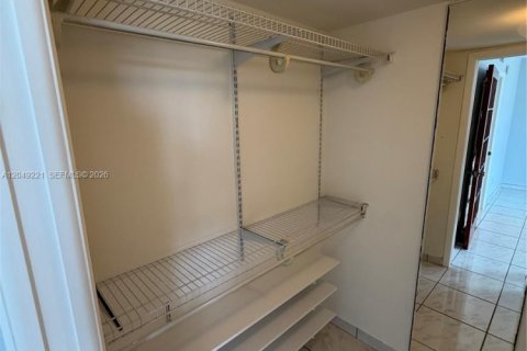 Condo in Miami, Florida, 2 bedrooms  № 2241604 - photo 19