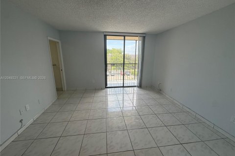 Condo in Miami, Florida, 2 bedrooms  № 2241604 - photo 16