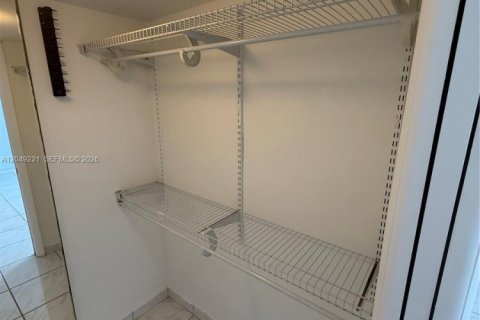 Condo in Miami, Florida, 2 bedrooms  № 2241604 - photo 20