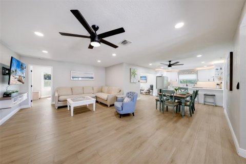 House in Bradenton, Florida 3 bedrooms, 168.06 sq.m. № 2431859 - photo 7