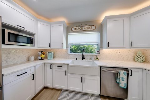 House in Bradenton, Florida 3 bedrooms, 168.06 sq.m. № 2431859 - photo 14