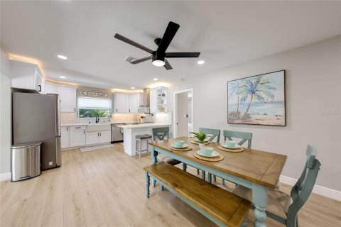 House in Bradenton, Florida 3 bedrooms, 168.06 sq.m. № 2431859 - photo 11