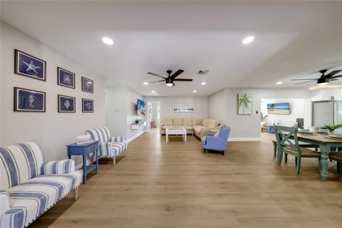 House in Bradenton, Florida 3 bedrooms, 168.06 sq.m. № 2431859 - photo 6