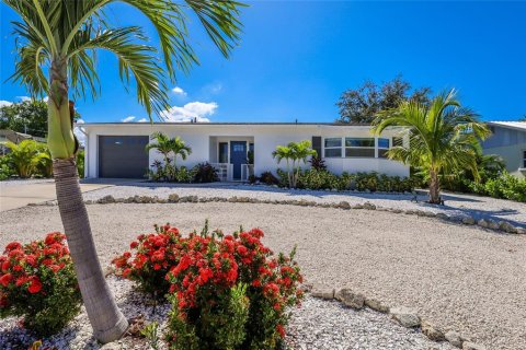 House in Bradenton, Florida 3 bedrooms, 168.06 sq.m. № 2431859 - photo 2