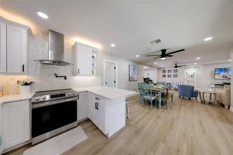 House in Bradenton, Florida 3 bedrooms, 168.06 sq.m. № 2431859 - photo 15