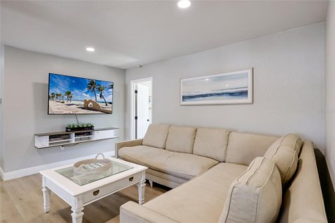 House in Bradenton, Florida 3 bedrooms, 168.06 sq.m. № 2431859 - photo 8