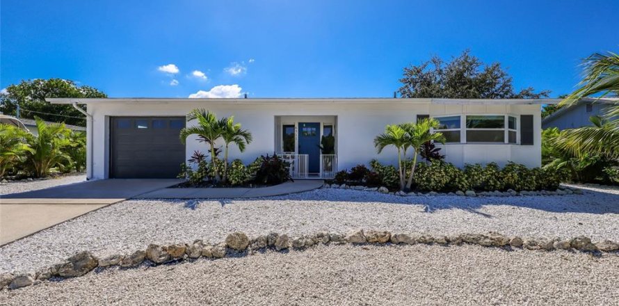 House in Bradenton, Florida 3 bedrooms, 168.06 sq.m. № 2431859