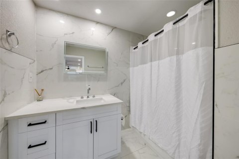 House in Bradenton, Florida 3 bedrooms, 168.06 sq.m. № 2431859 - photo 26