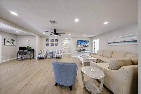 House in Bradenton, Florida 3 bedrooms, 168.06 sq.m. № 2431859 - photo 5