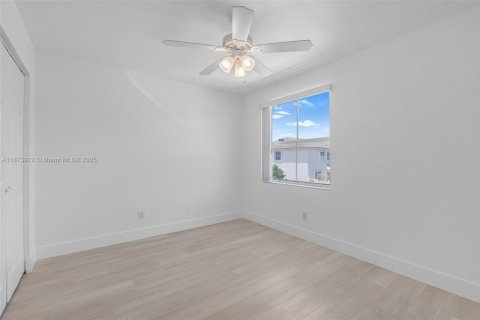 Townhouse in Pembroke Pines, Florida 3 bedrooms, 128.11 sq.m. № 1926881 - photo 18
