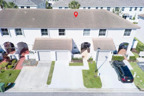 Townhouse in Pembroke Pines, Florida 3 bedrooms, 128.11 sq.m. № 1926881 - photo 3