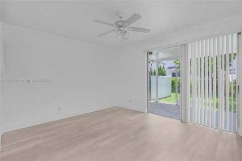 Townhouse in Pembroke Pines, Florida 3 bedrooms, 128.11 sq.m. № 1926881 - photo 7