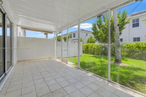 Townhouse in Pembroke Pines, Florida 3 bedrooms, 128.11 sq.m. № 1926881 - photo 24