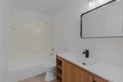 Townhouse in Pembroke Pines, Florida 3 bedrooms, 128.11 sq.m. № 1926881 - photo 21