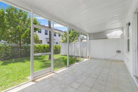 Townhouse in Pembroke Pines, Florida 3 bedrooms, 128.11 sq.m. № 1926881 - photo 25