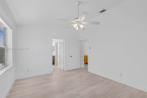 Townhouse in Pembroke Pines, Florida 3 bedrooms, 128.11 sq.m. № 1926881 - photo 14