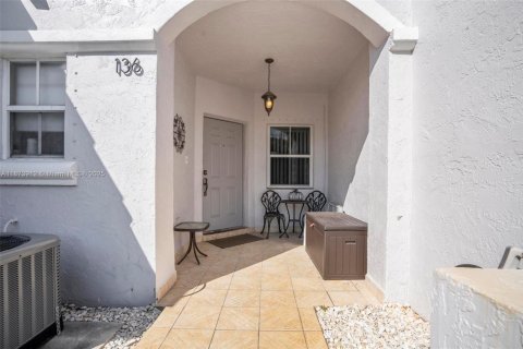 Townhouse in Pembroke Pines, Florida 3 bedrooms, 128.11 sq.m. № 1926881 - photo 4