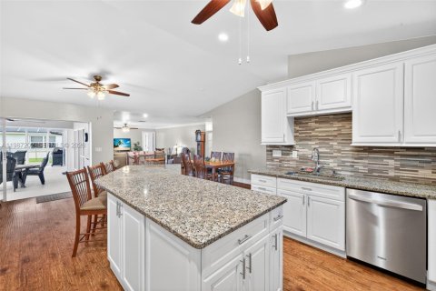 Casa en venta en Cape Coral, Florida, 3 dormitorios, 182 m2 № 2046591 - foto 7