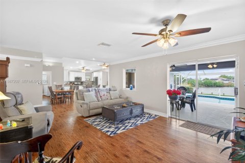 Casa en venta en Cape Coral, Florida, 3 dormitorios, 182 m2 № 2046591 - foto 12