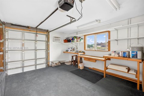 Casa en venta en Cape Coral, Florida, 3 dormitorios, 182 m2 № 2046591 - foto 23