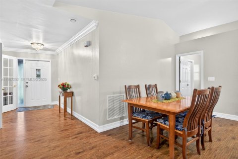 Casa en venta en Cape Coral, Florida, 3 dormitorios, 182 m2 № 2046591 - foto 9