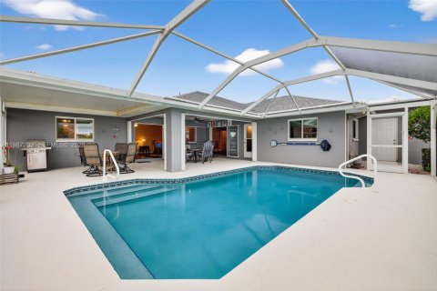 Casa en venta en Cape Coral, Florida, 3 dormitorios, 182 m2 № 2046591 - foto 26