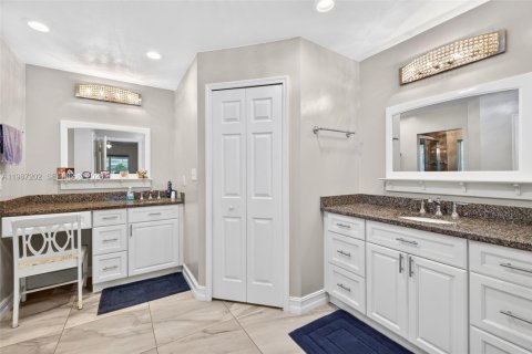 Casa en venta en Cape Coral, Florida, 3 dormitorios, 182 m2 № 2046591 - foto 16