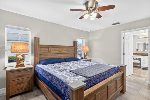 Casa en venta en Cape Coral, Florida, 3 dormitorios, 182 m2 № 2046591 - foto 15