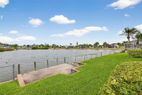 Casa en venta en Cape Coral, Florida, 3 dormitorios, 182 m2 № 2046591 - foto 28