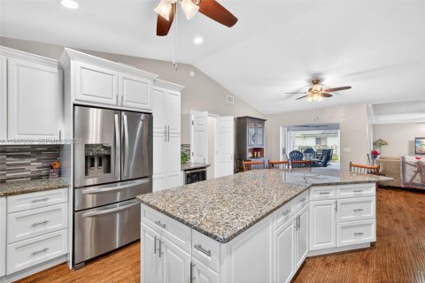 Casa en venta en Cape Coral, Florida, 3 dormitorios, 182 m2 № 2046591 - foto 6