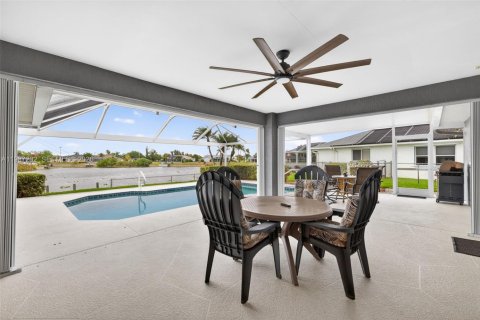 Casa en venta en Cape Coral, Florida, 3 dormitorios, 182 m2 № 2046591 - foto 24