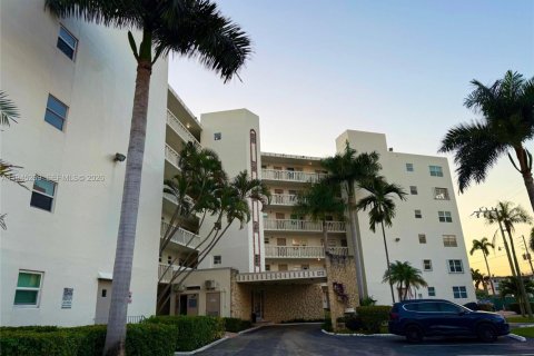 Купить кондоминиум в Халландейл-Бич, Флорида 2 спальни, 111.48м2, № 2001889 - фото 9