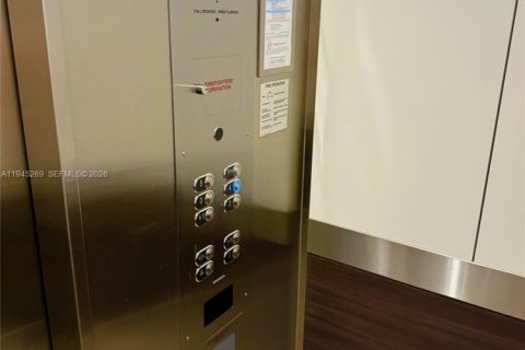 Купить кондоминиум в Халландейл-Бич, Флорида 2 спальни, 111.48м2, № 2001889 - фото 11