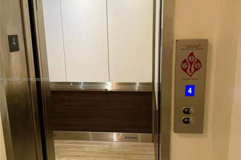 Купить кондоминиум в Халландейл-Бич, Флорида 2 спальни, 111.48м2, № 2001889 - фото 12