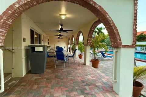 Купить кондоминиум в Халландейл-Бич, Флорида 2 спальни, 111.48м2, № 2001889 - фото 8