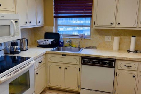 Купить кондоминиум в Халландейл-Бич, Флорида 2 спальни, 111.48м2, № 2001889 - фото 26