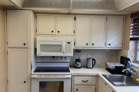 Купить кондоминиум в Халландейл-Бич, Флорида 2 спальни, 111.48м2, № 2001889 - фото 30