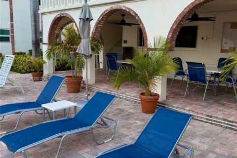 Купить кондоминиум в Халландейл-Бич, Флорида 2 спальни, 111.48м2, № 2001889 - фото 5