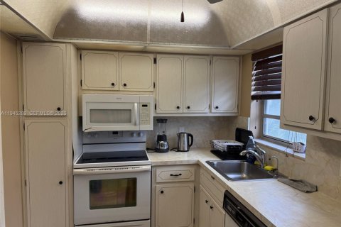 Купить кондоминиум в Халландейл-Бич, Флорида 2 спальни, 111.48м2, № 2001889 - фото 29